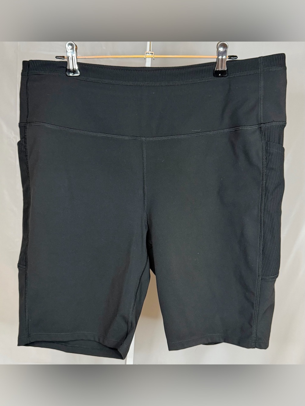 Mondetta Black Bike Shorts XL Soft Stretch Pockets Ribbed Side Athletic